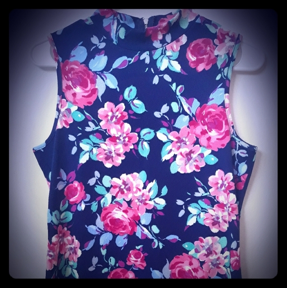 Sleeveless flower print top - Picture 1 of 3